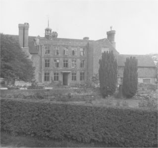 Horsted Keynes: Treemans looking West in 1932.